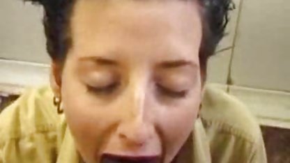 Liseli Sex سکس گروهی داغ جوان می شود در یک مدرسه فارغ التحصیل!