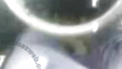 با استفاده از یک دستگاه برای رسیدن به سکس باحال داغ تریلیون